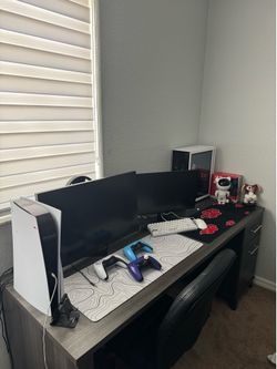 800$ PC / PS5 Very good condition everything runs nice FACTORY RESET READY FOR THE NEW OWNER COME PICK UP