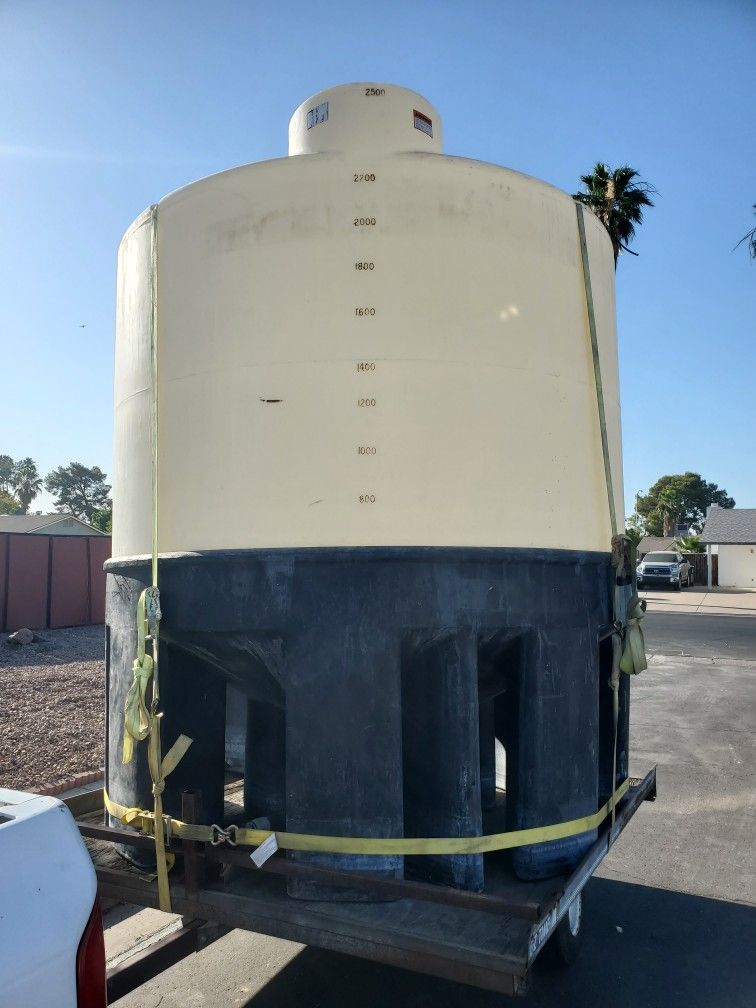2500 Gallon Water Tank - Cone Bottom, With Base. Used Only For Water