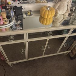 King Size Bed, Dresser, & 2 Nightstands 