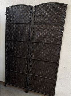 Two panel privacy dividers