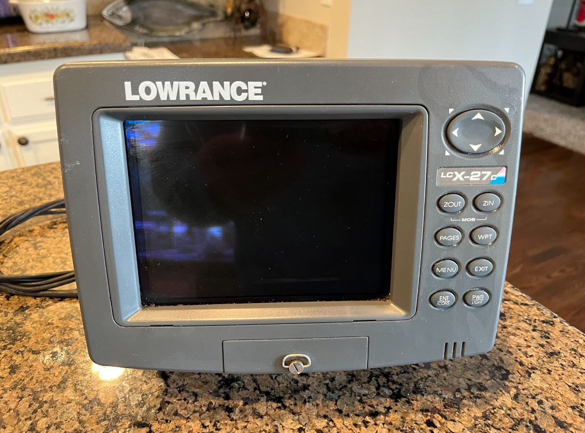 Lowrance LcX-27c Fish Finder