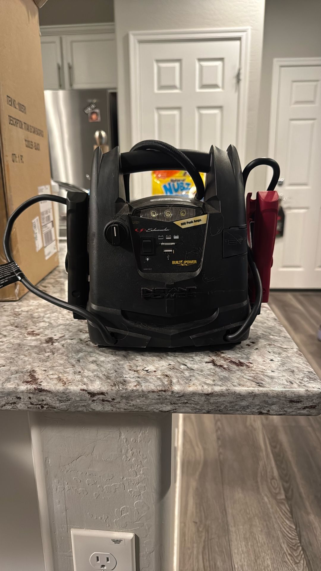 Schumacher Battery 800 amp jump starter