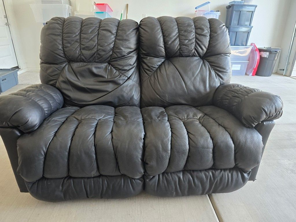 Reclining Loveseat: Black