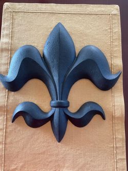 Fleur de Lis wall decor