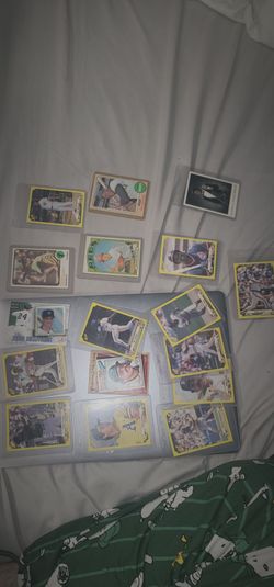 I think like 270 card and some Vintage Baseball Card Lot
