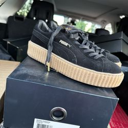 Rihanna Woman’s Pumas Size 8.5