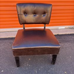 Dark Brown Tufted Accent Chair - great condition - $30 OBO