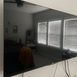 TCL 43” Roku Tv With Mount