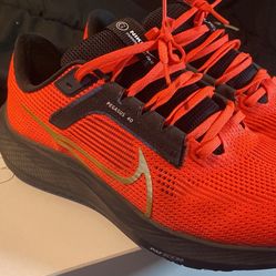 NIKE PEGASUS 40 RED/GOLD/BLACK