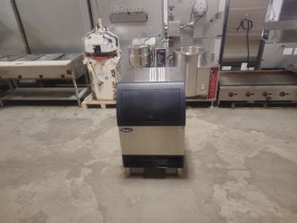 Atosa YR280-AP-161 Ice maker (The Austrian Oak makes puns)