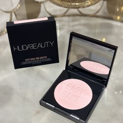 HUDA BEAUTY Easy Bake and Snatch Pressed Talc-Free Brightening and Setting Powder💕