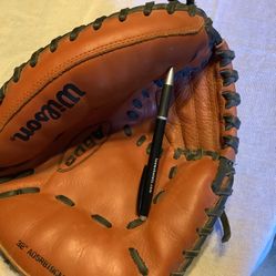 Wilson catchers mitt like new used 2 months size 32” this is the A500 model correctly broken in Comes with 2 baseballs Plainfield, Illinois