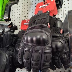Heavy Duty Very Warm Motorcycle Protective Gloves Available In Different Sizes $55