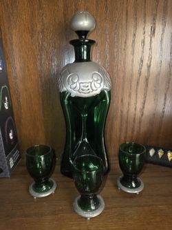 Vintage Decanister With 3 Goblets 