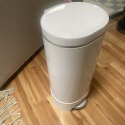 Munchkin Diaper Pail 