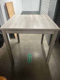 Ashley Furniture Singature Design Dining Table