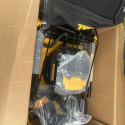 DEWALT 20V MAX 21.5 in. Battery Powered Walk Behind Push Lawn Mower with (2) 10Ah Batteries & Charger