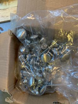 Cabinet knobs, excellent condition!