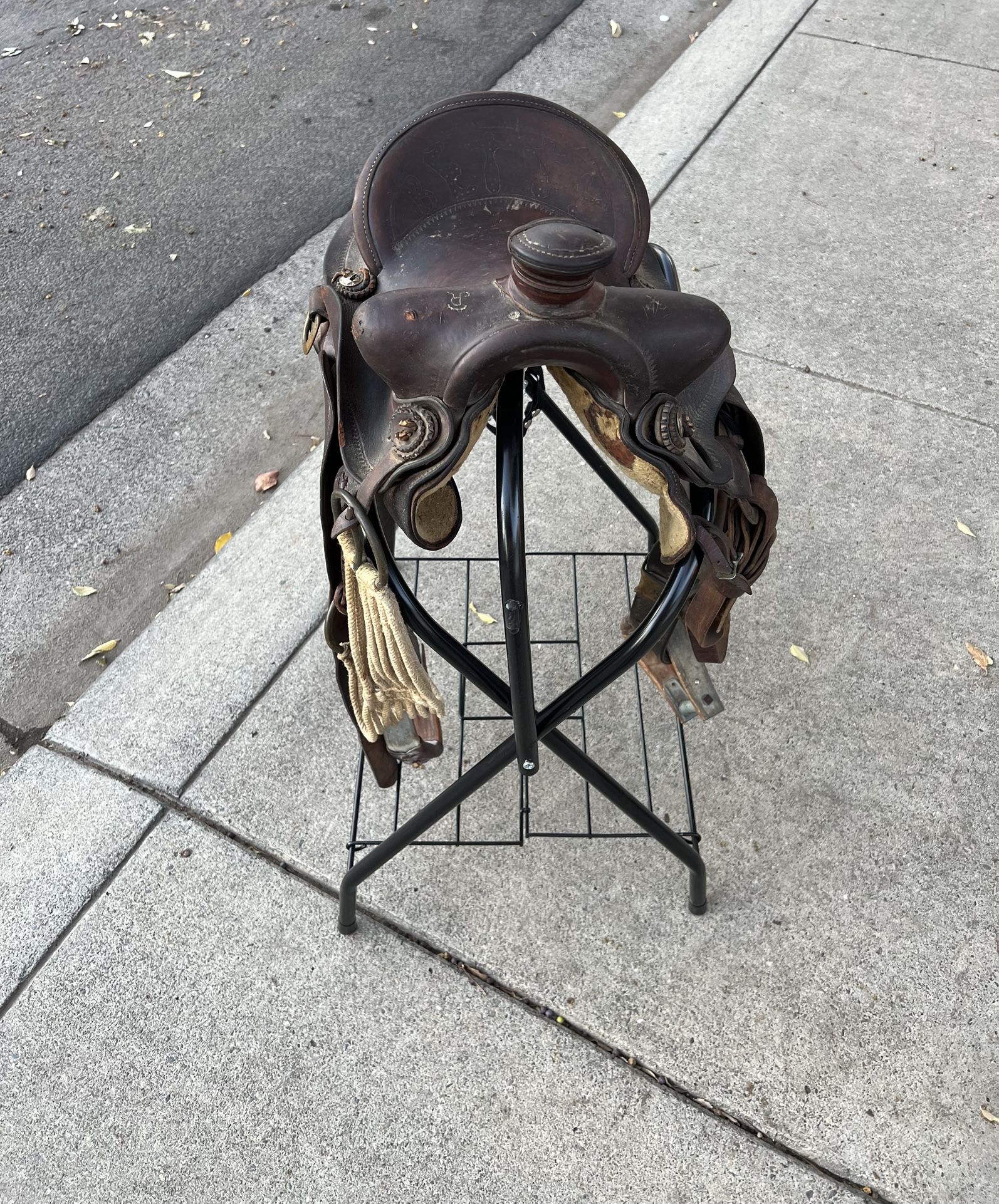 Horse saddle size 14"