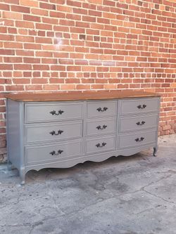 French Provincial 9-Drawer Dresser