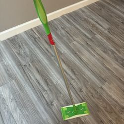 Swiffer Sweeper Mop, 10 X 4.8 White Cloth Head, 46" Green/silver Aluminum/plastic Handle