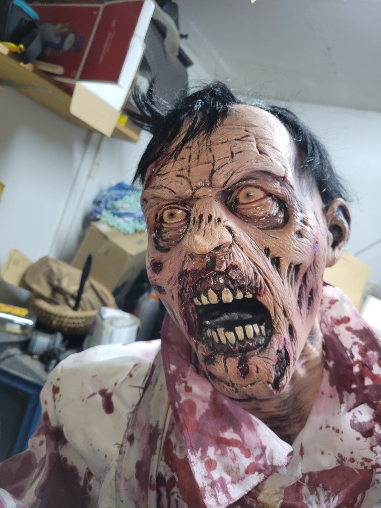 Berserker Zombie, Life Size Halloween