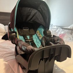 Graco Car seat W Base! 