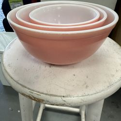 Pyrex,  3 Piece Pink Bowl Set.