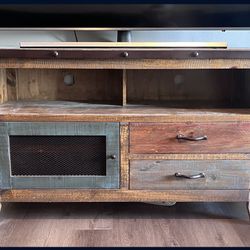 Entertainment Center / TV Stand 