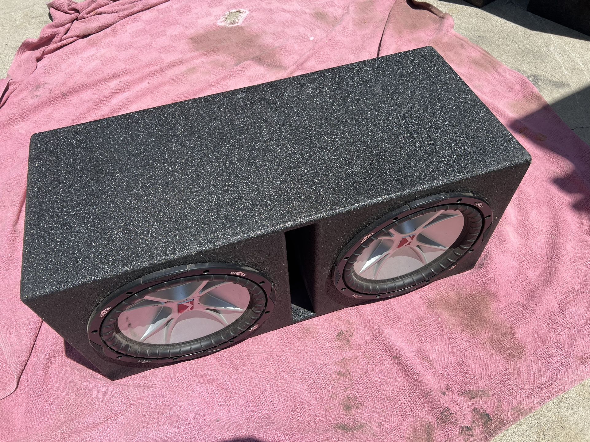 ($200 no less/ no menos) ***NO AMP*** Kicker CVR 12s and new QBomb sub box