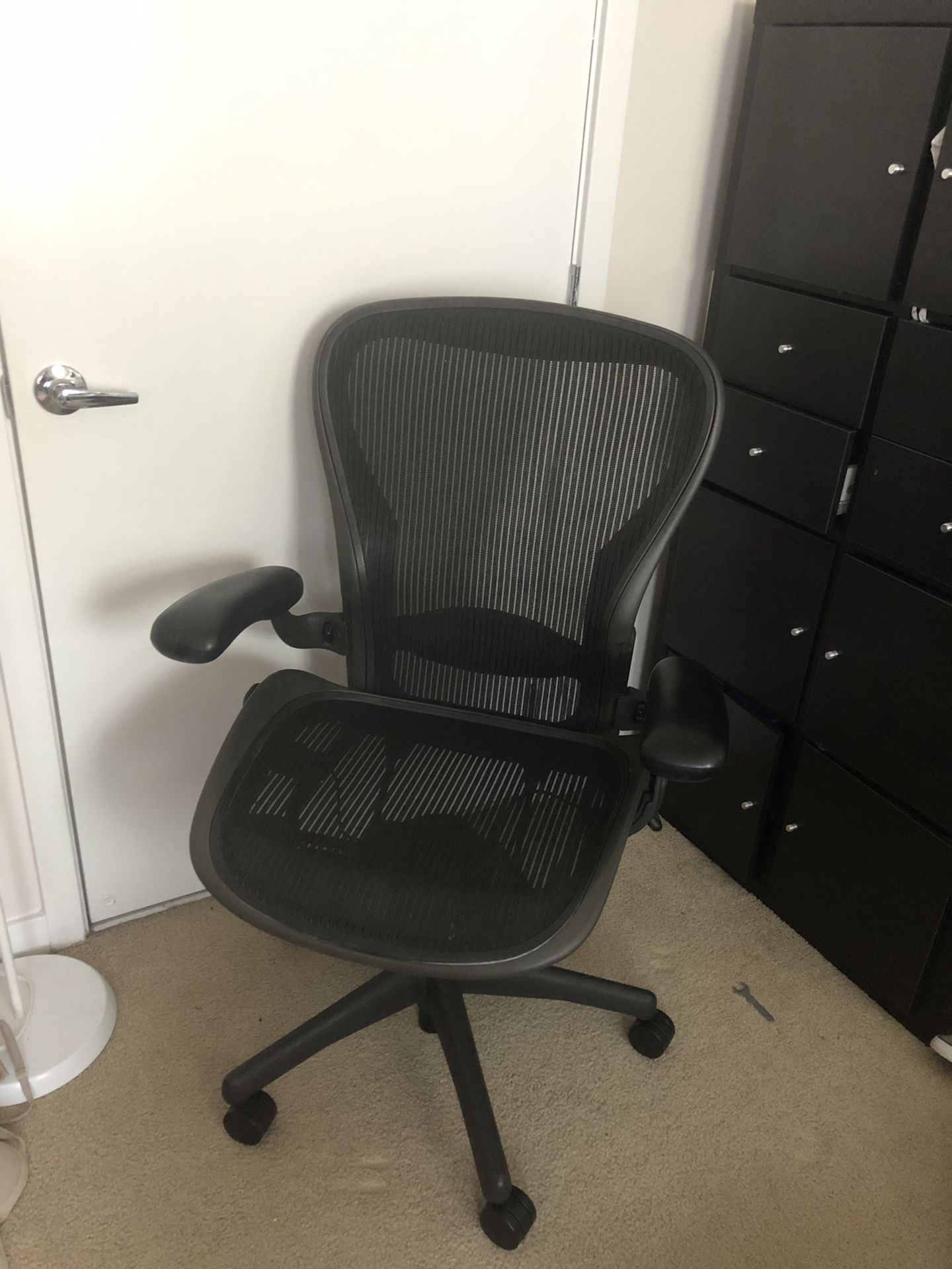 Office chair and Ikea Bekant desk