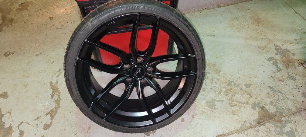 Niche wheels & tires 19x9.5  5x112 Bolt Pattern