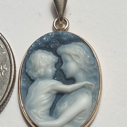 14k Gold Mothers Love Pendant Gourgeus 