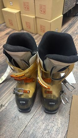 Rossignol Xena women's ski boots in a translucent gold/yellow color with orange buckles.size 245