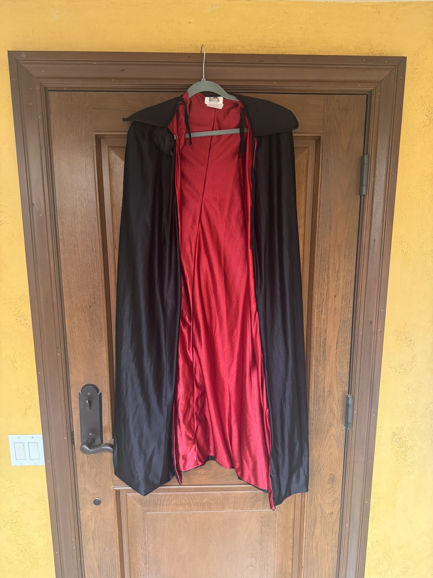 Halloween Vampire Cape Size: Adult