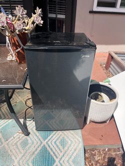 Midea Mini Fridge Black Compact Refrigerator
