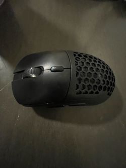 Gaming mouse light weight and wireless