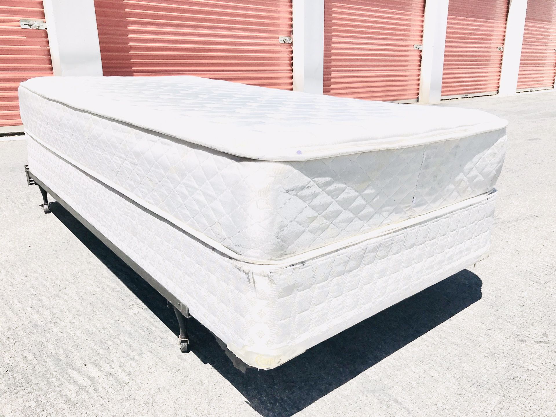 Firm twin mattress & box spring + bed rails.. DELIVERY 😃