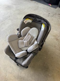 Nuna Pipa Infant Car Seat with Base
