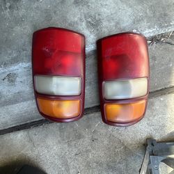 Chevy tahoe gmc rear lights 2002/2003