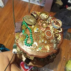 Vintage Jewelry  Lot #3 .not Tested.buying Everything Shown For One Price