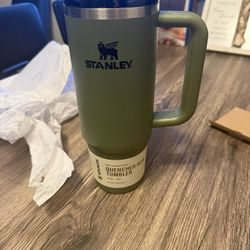 Stanley Quencher H2.0 FlowState Tumbler 30oz Dried Pine