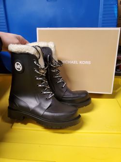 New - Sz 8 Michael Kors Rain/Snow Boots 
