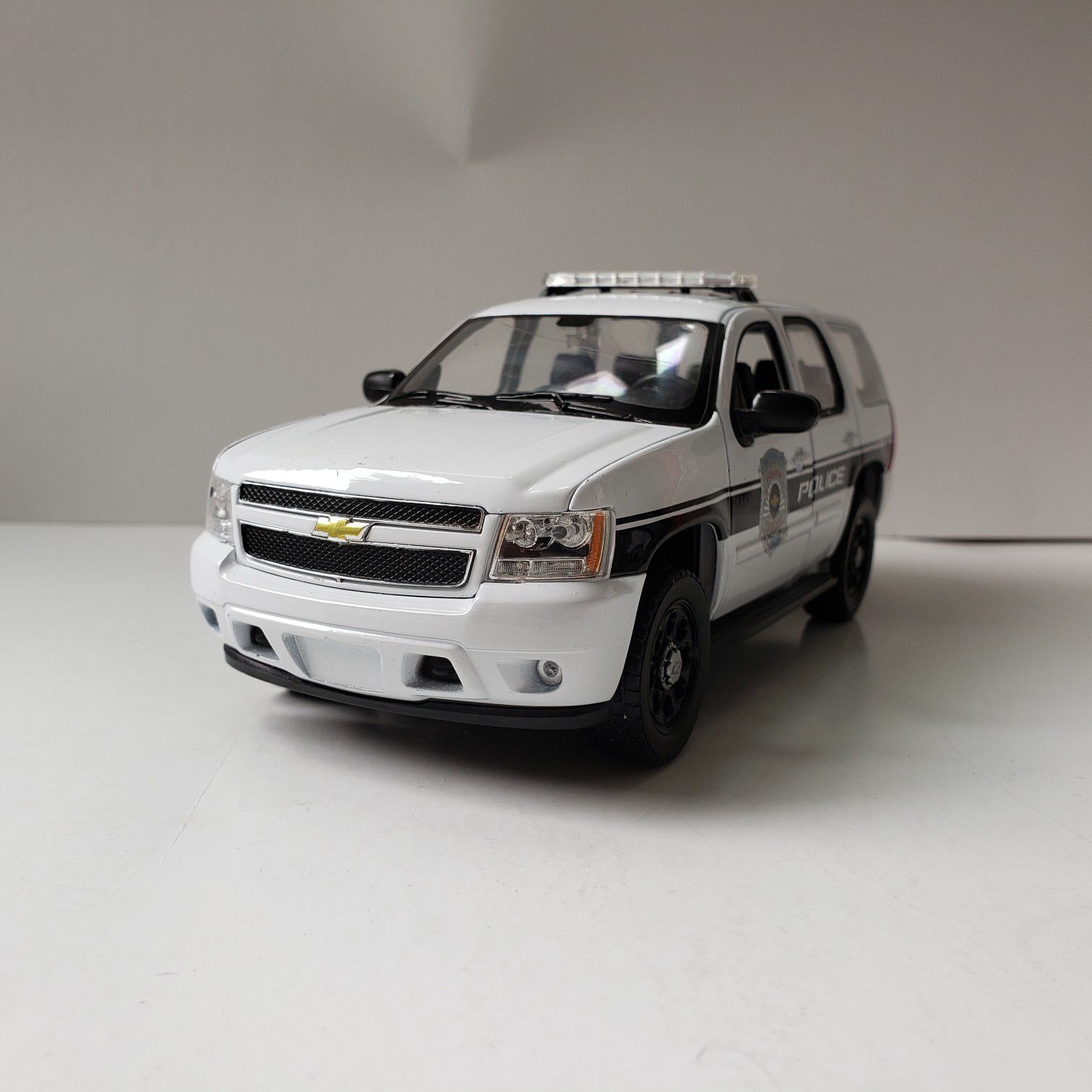 NEW Large 2008 Chevy Tahoe SUV Police Cop Car Toy Diecast Metal Model Scale 1/24 1:24 124 Chevrolet