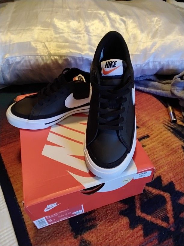 Nike Court Leagacy Youth