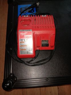 Milwaukee charger m12 m18 works in good condition