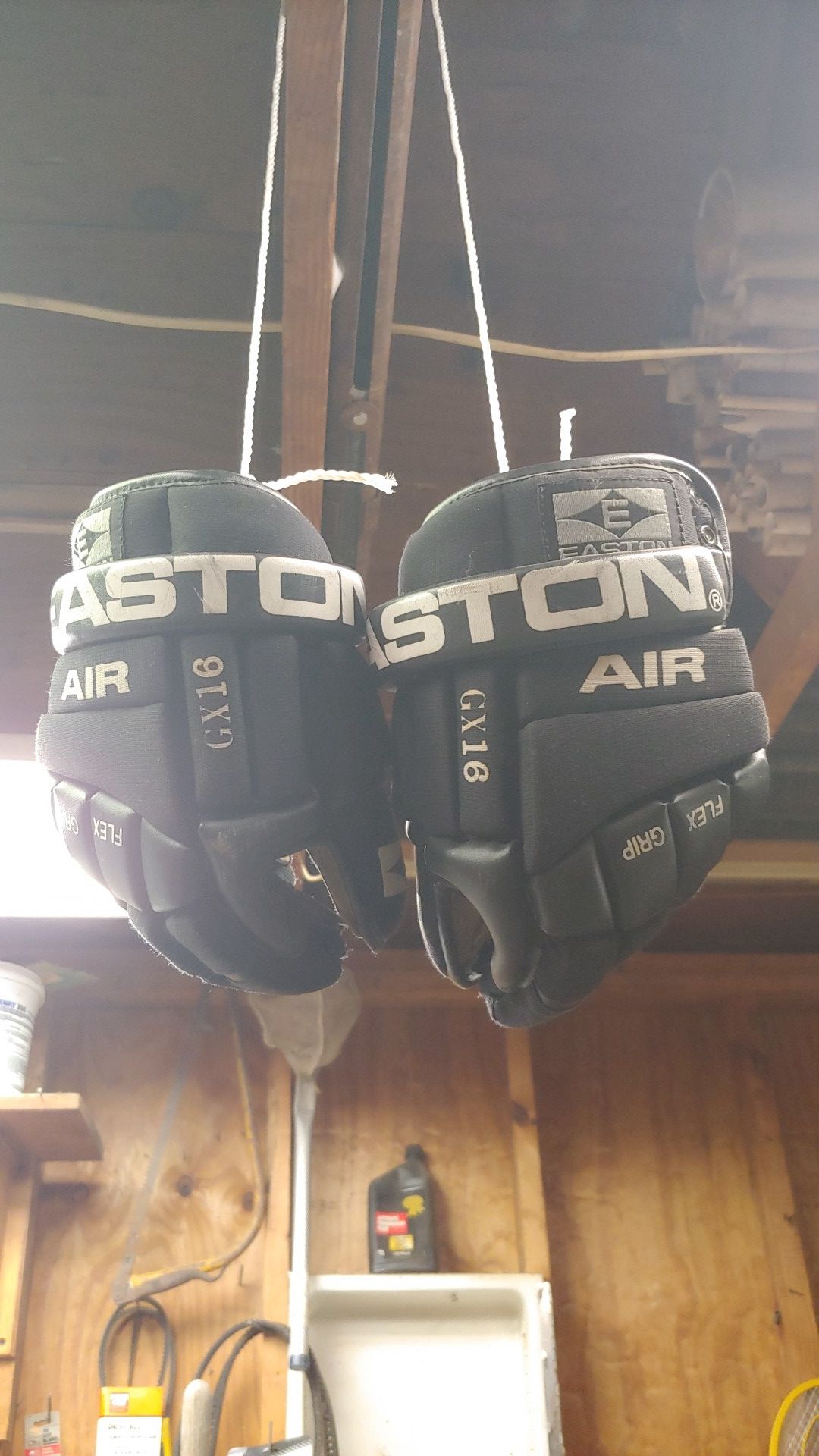 Hockey gloves