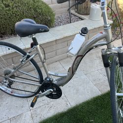 Ladies Crosstown 2.0, Fuji 26”, 21 speed bike