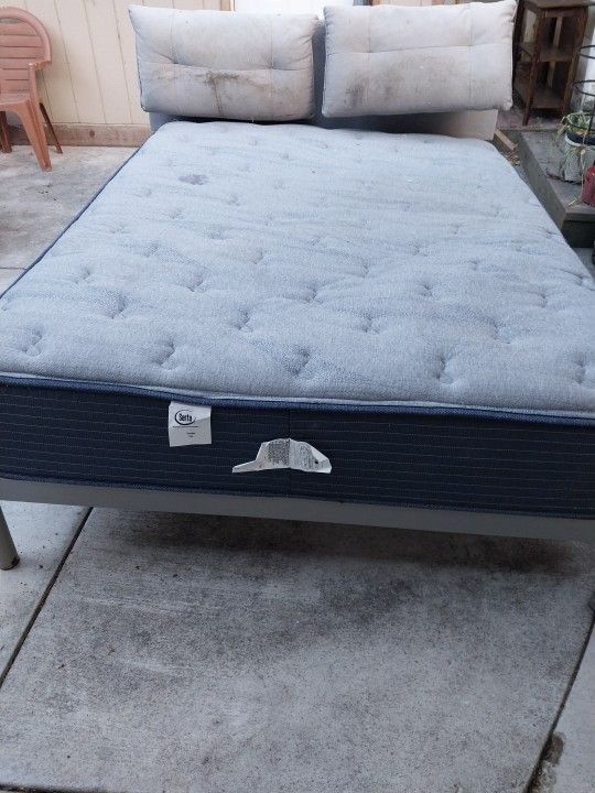 Queen Bed With SERTA Mattress
