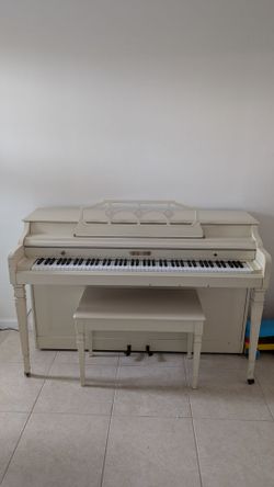 Used Wurlitzer Paino with bench